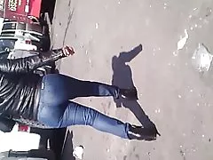 Amadurecem em jeans apertados