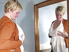 Dona de casa holandesa com tesão brincando com seu brinquedo