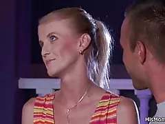 Lésbicas maduras e teen de buceta peluda