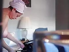 Tia nua cam escondida