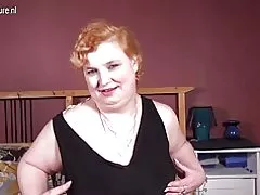 Grande avó amador com brinquedo favorito preto